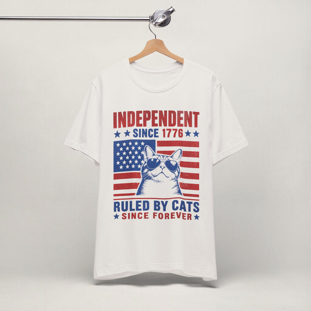 Close-up of Independent Since 1776 patriotic print on vintage white unisex t-shirt