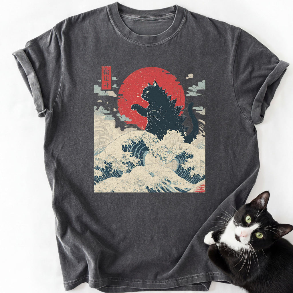 Dark gray faded Giant Cat Japanese Wave T-Shirt with black cat and Japanese text graphic