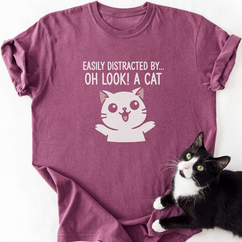 Maroon heathered Oh Look Cat graphic tee with raised arms cartoon cat print