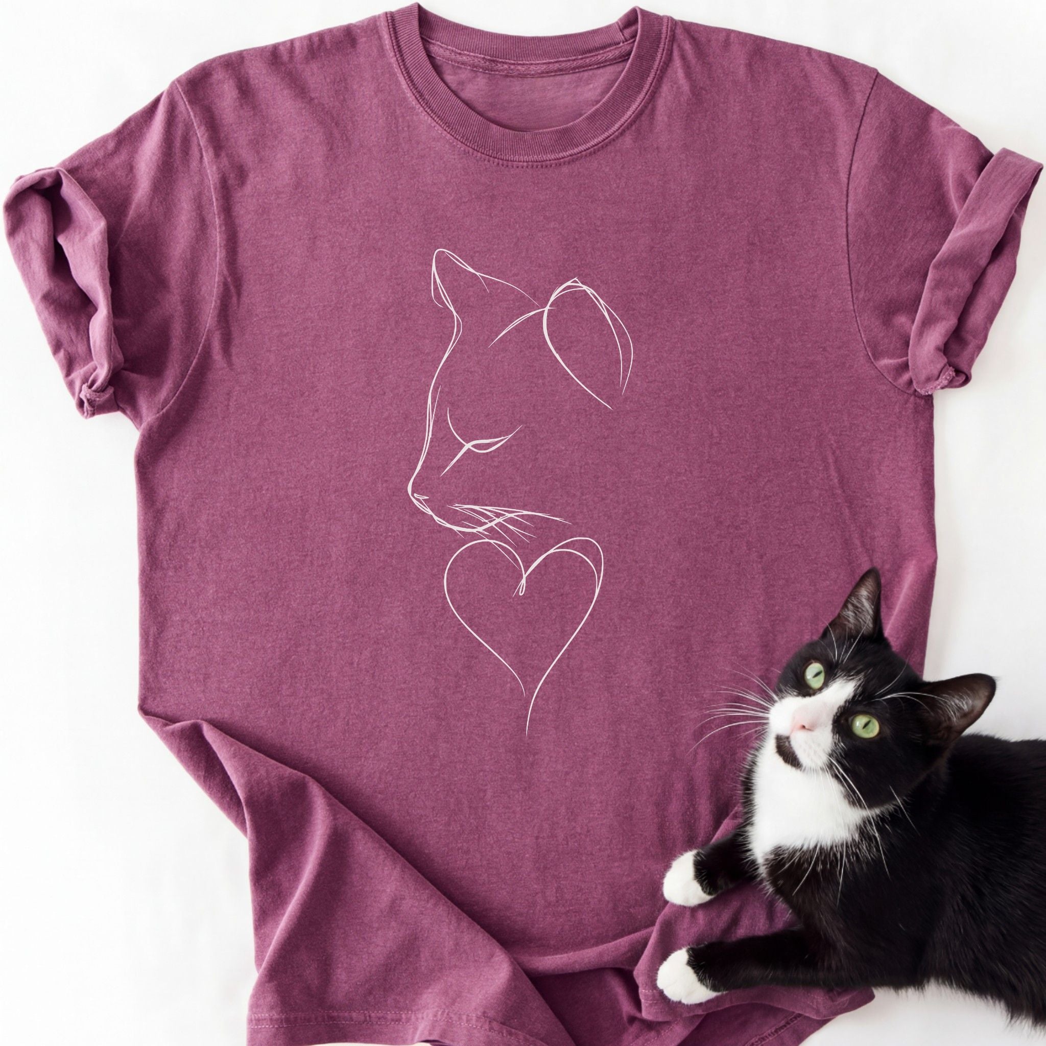 Burgundy ring-spun cotton cat and heart design short sleeve shirt