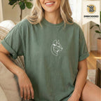 Model wearing a Moss Comfort Colors 1717 abstract cat embroidered t shirt