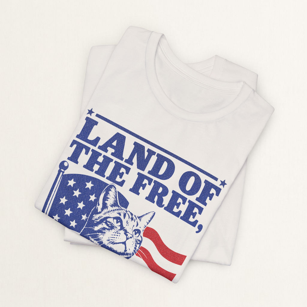 Back view of vintage white Land of the Free cat t-shirt on model